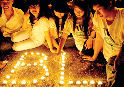 Students in Ho Chi Minh City participating in Earth Hour (Photo:SGGP)